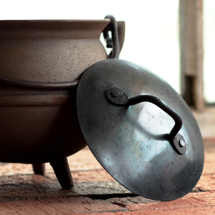 CP-733_2-Quart-Cast-Iron-Pot_2019-04-24_Web_1200x1200_IMG_9302
