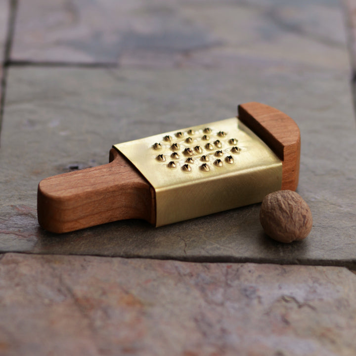 Nutmeg-Pocket-Grater_NG-297_Web_1200x1200_JTS15928