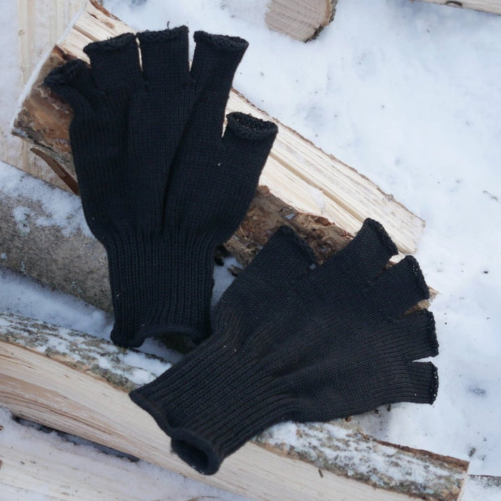 black-wool-fingerless-gloves_s-3220_web_p1160499_356c2caa-481f-4ca8-82de-a7f993a0c52f