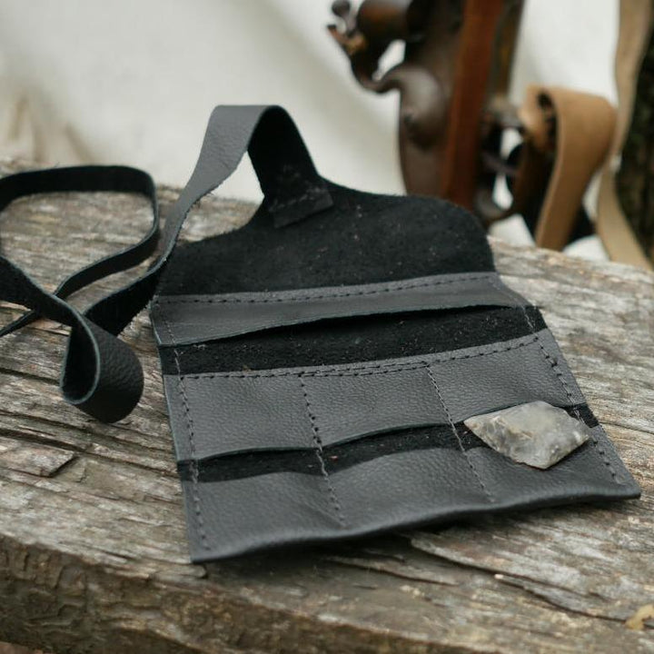 fp-186_gun-flint-pouch_nine-pins_08-07-2017_p1110192-web_7ca32132-dcba-461e-adf5-062244ba7645
