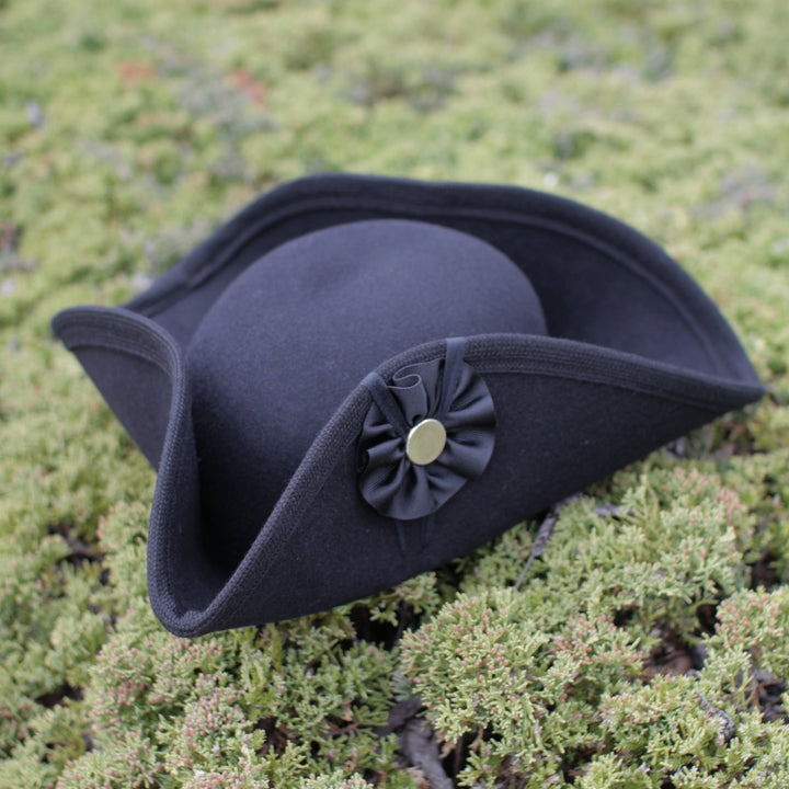 fur-felt-civilian-tricorn-low-black_h-2435_web_img_0122